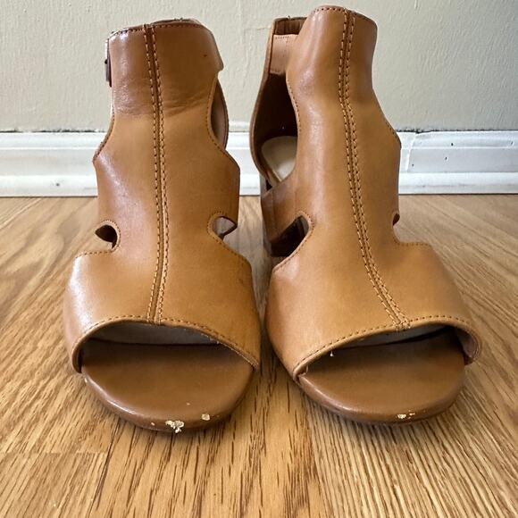 Clarks Womens 8.5M Deva Heidi Tan Leather Ankle Strap Heels Sandals Boho - Picture 4 of 11